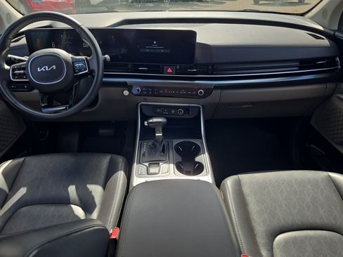 Used 2025 Kia Carnival LXS image 12