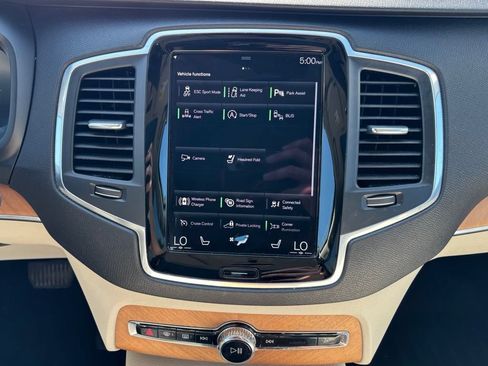 Used 2021 Volvo XC90 T6 Momentum AWD/4WD image 10