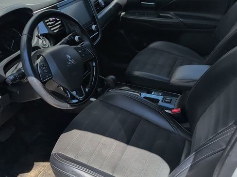 Used 2020 Mitsubishi Outlander FWD image 8