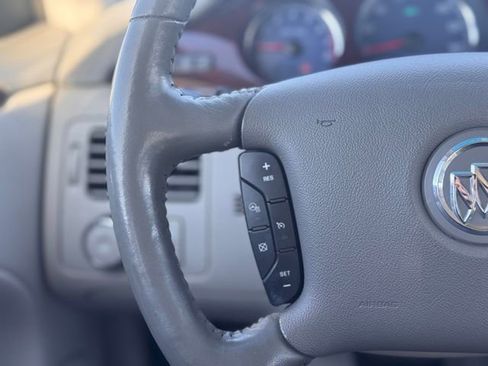 Used 2008 Buick Lucerne CXS image 10