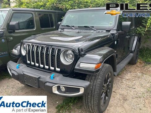Used 2023 Jeep Wrangler Unlimited Sahara w/ Cold Weather Group AWD/4WD image 1