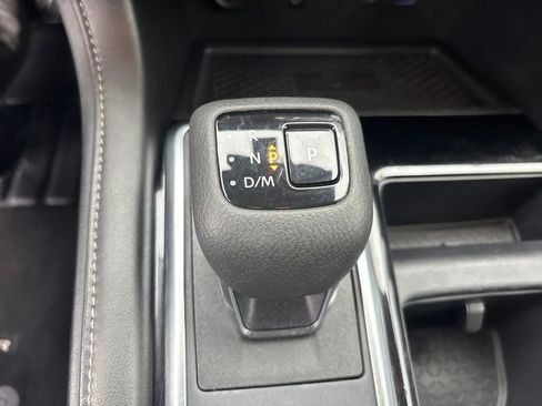 Used 2023 Nissan Pathfinder SL AWD/4WD image 13