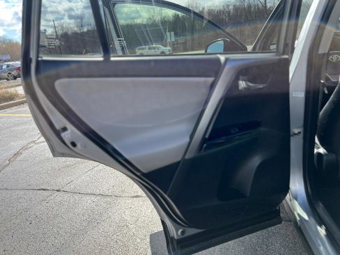 Used 2018 Toyota RAV4 Limited w/ Carpet Mat Package image 33