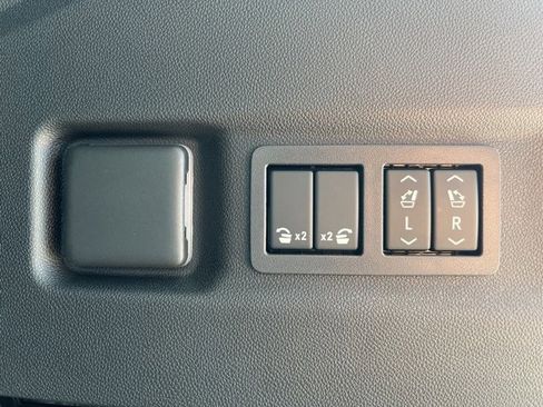 New 2025 Chevrolet Suburban Premier image 29