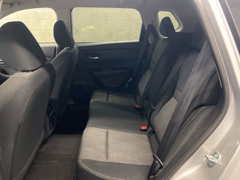 Used 2024 Nissan Rogue SV FWD image 19