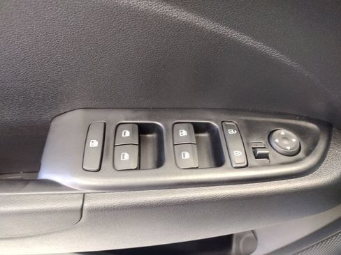 Certified 2023 Hyundai Venue SE FWD image 18