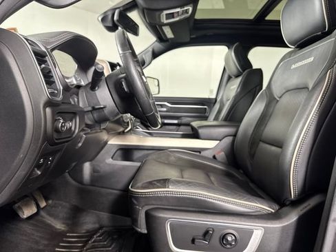Used 2019 RAM 1500 Laramie AWD/4WD image 11