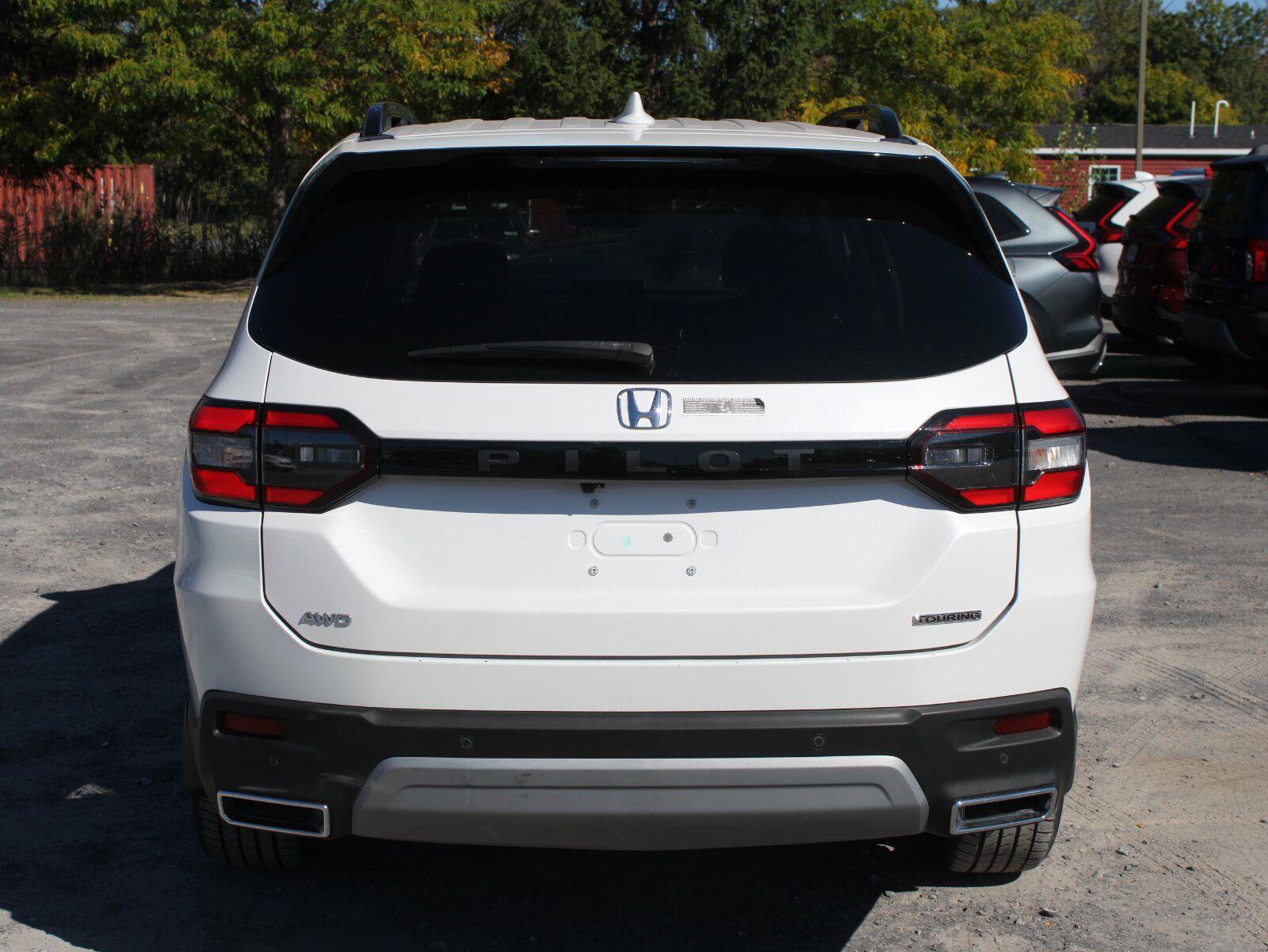 Certified 2024 Honda Pilot Touring image 6