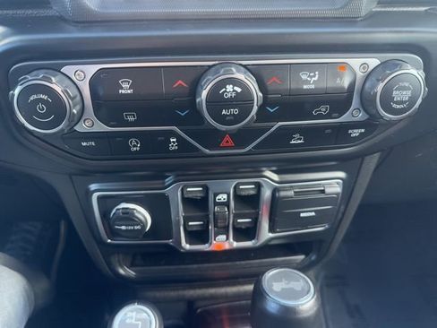 Certified 2022 Jeep Wrangler Unlimited Sahara w/ LED Lighting Group image 18