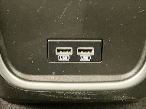 Used 2018 Chrysler 300 Touring image 24