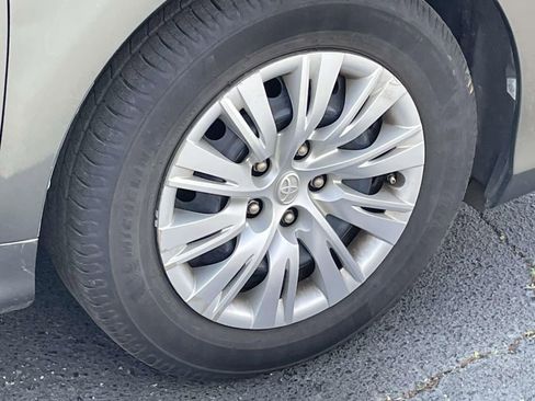 Used 2012 Toyota Camry LE image 29