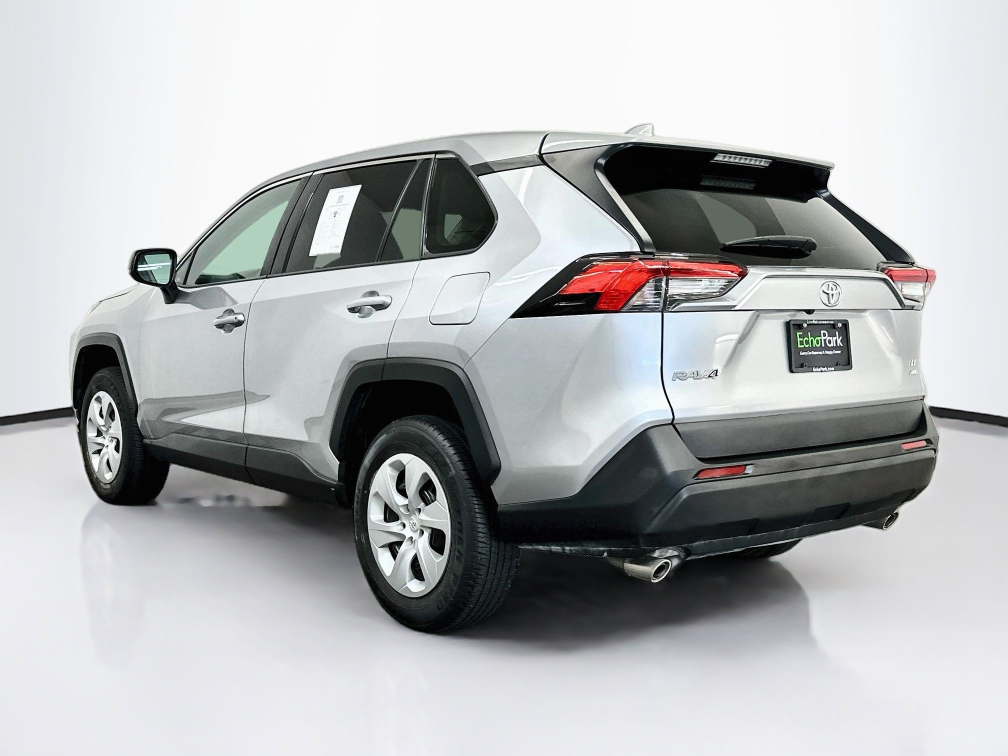 Used 2025 Toyota RAV4 LE AWD/4WD image 5