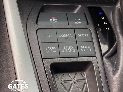 Used 2025 Toyota RAV4 XLE AWD/4WD image 26