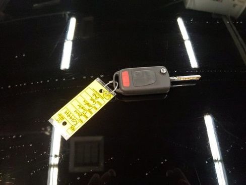 Used 2004 Chrysler Crossfire Base image 25