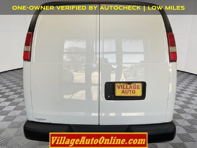 Used 2017 Chevrolet Express 2500 RWD image 3