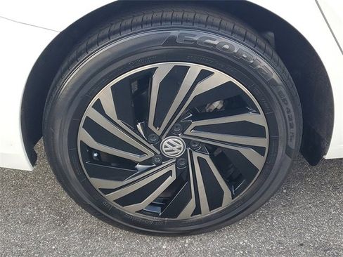 Used 2019 Volkswagen Jetta SEL Premium image 5