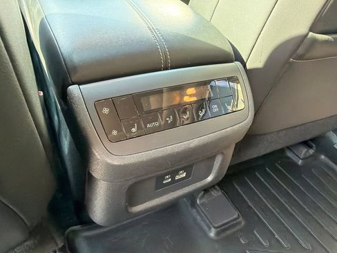 Used 2022 Nissan Pathfinder SL w/ SL Premium Package FWD image 15