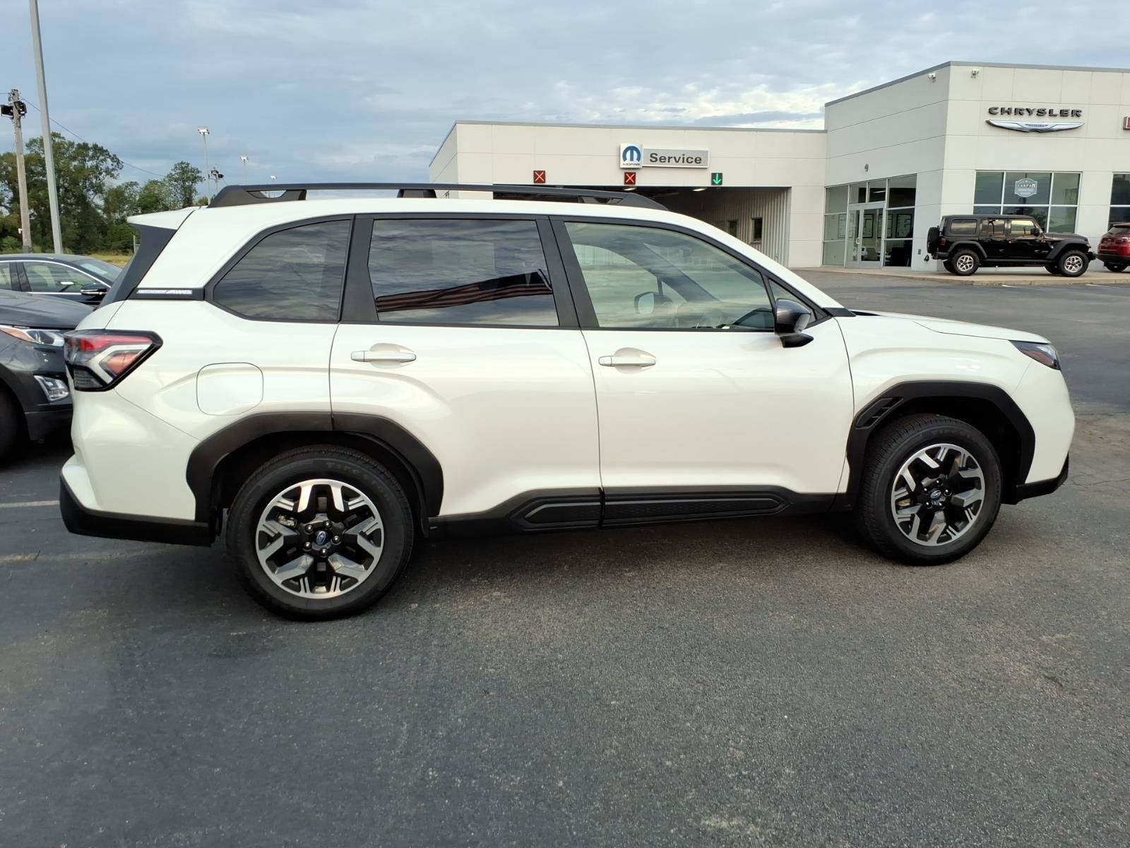 Used 2025 Subaru Forester Premium w/ Convenience Package #1 AWD/4WD image 4