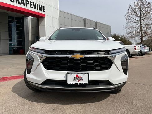 Used 2025 Chevrolet Trax LT image 4