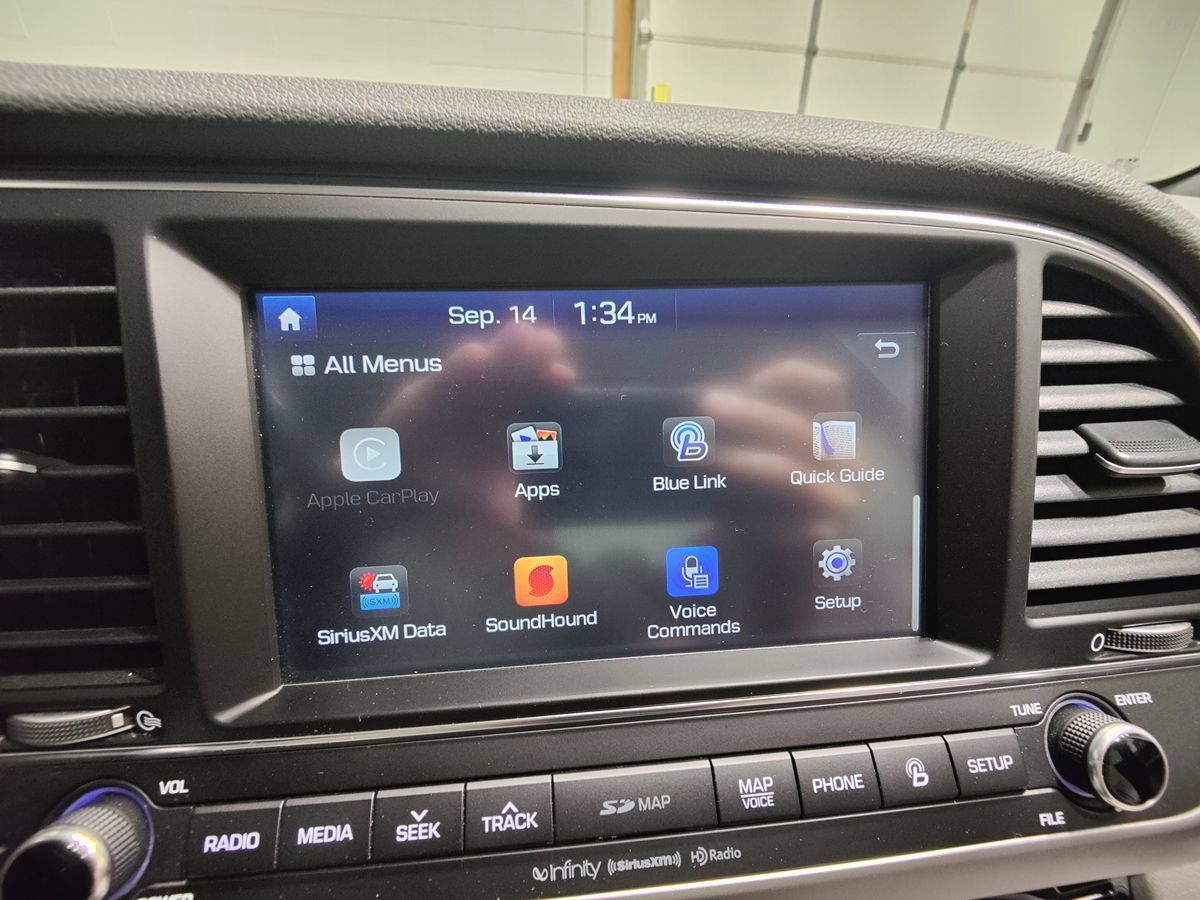 Used 2017 Hyundai Elantra Limited w/ Limited Tech Package 04 FWD image 38