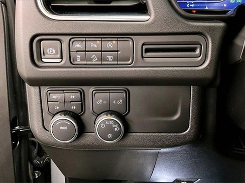 Used 2024 Chevrolet Tahoe Z71 w/ Luxury Package image 37