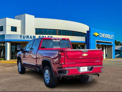 Used 2024 Chevrolet Silverado 2500 High Country w/ High Country Premium Package image 3