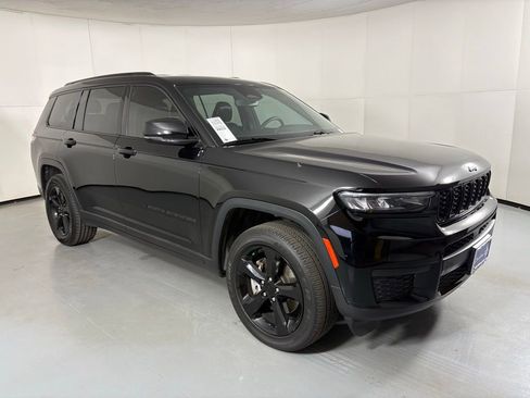 Used 2023 Jeep Grand Cherokee L Laredo image 2