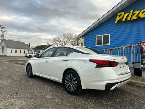 Used 2023 Nissan Altima 2.5 SV w/ SV Premium Package image 4