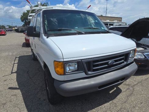 Used 2007 Ford E-250 and Econoline 250 RWD image 2