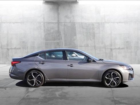 Used 2025 Nissan Altima 2.5 SR image 5