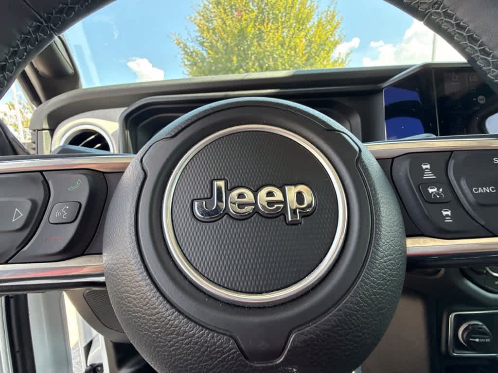 Used 2025 Jeep Wrangler Unlimited Sahara AWD/4WD image 24