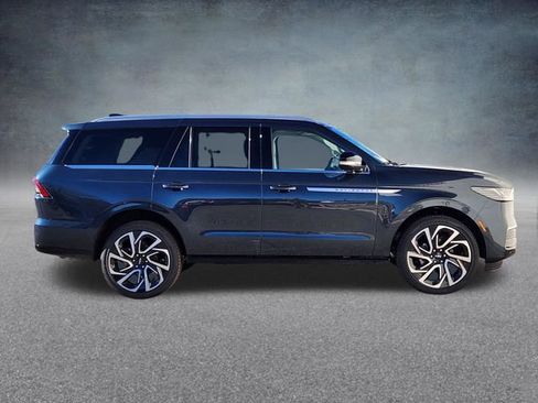 New 2026 Lincoln Navigator Reserve image 8
