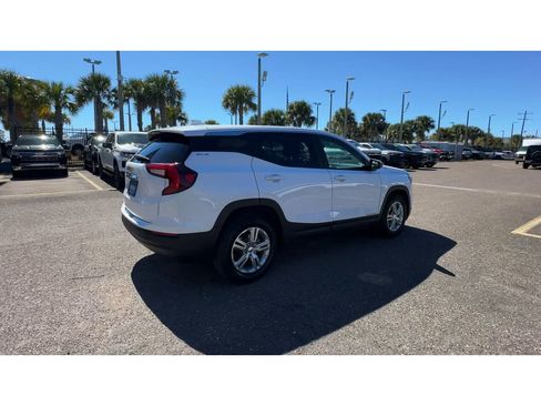 Used 2024 GMC Terrain SLE image 2