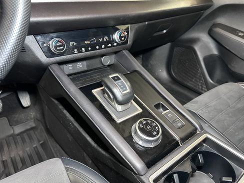 Used 2023 Mitsubishi Outlander SE image 45