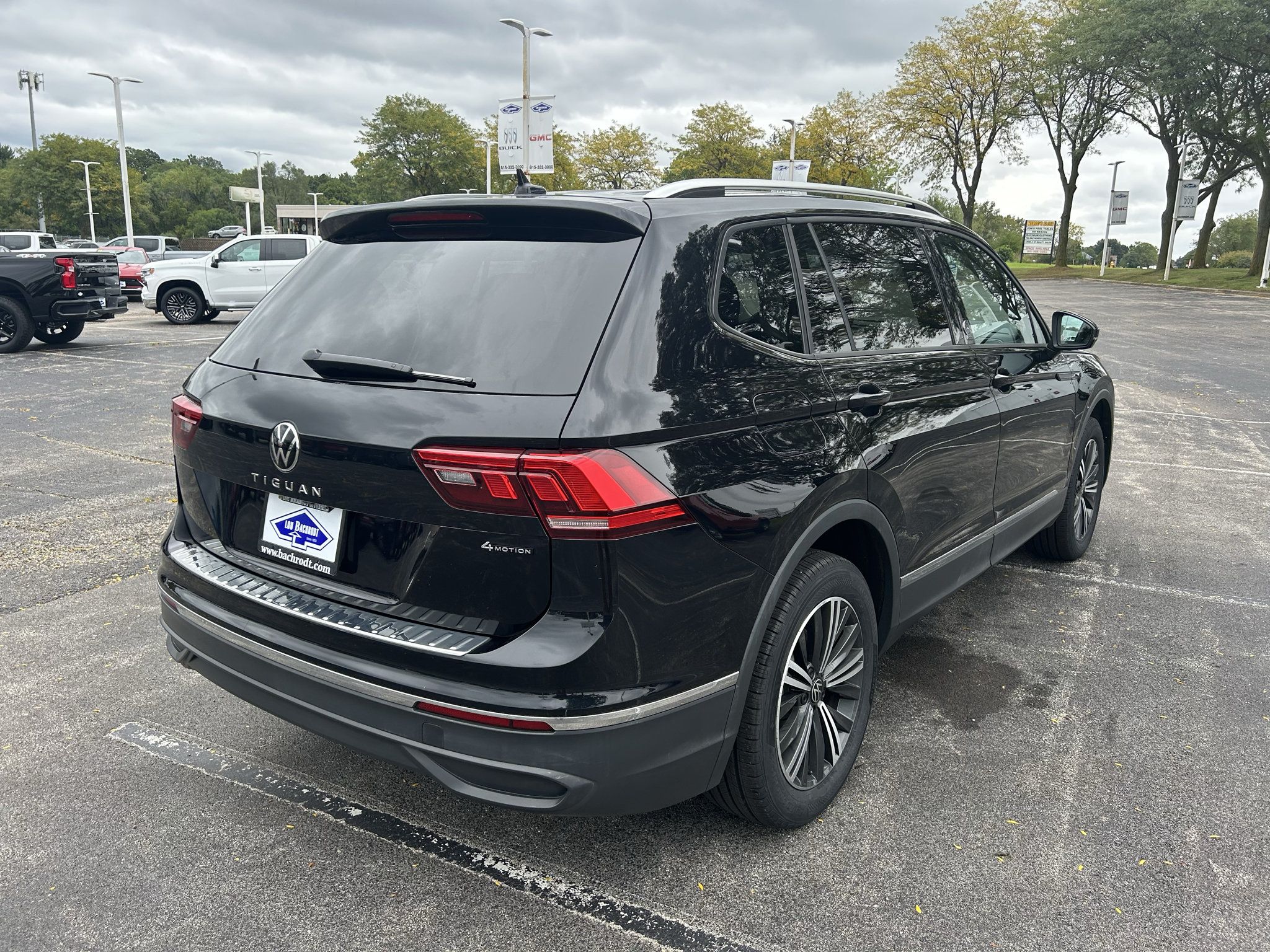 Used 2024 Volkswagen Tiguan Wolfsburg Edition AWD/4WD image 7