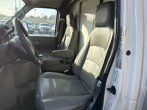 Used 2019 Ford E-350 and Econoline 350 Super Duty image 16