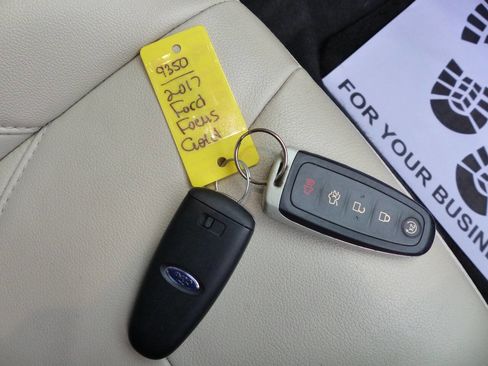 Used 2017 Ford Focus Titanium image 47