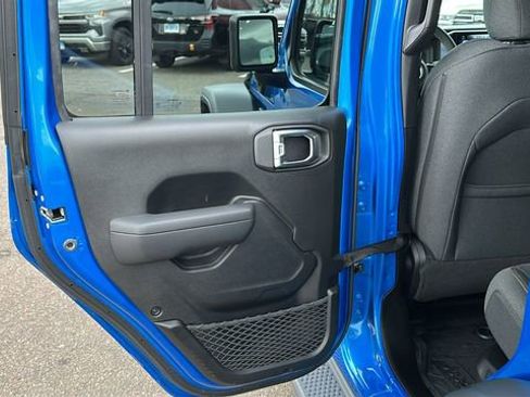 Used 2024 Jeep Wrangler Unlimited image 22