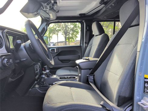 New 2026 Jeep Gladiator Sport AWD/4WD image 17