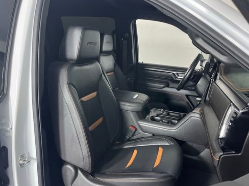 Used 2025 GMC Sierra 2500 AT4 image 31
