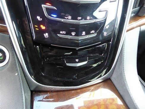 Used 2020 Cadillac Escalade ESV Luxury image 11