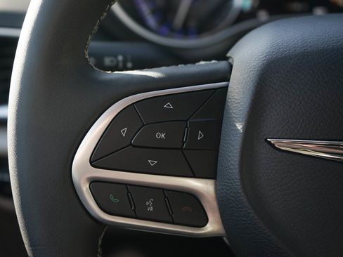 Used 2024 Chrysler Pacifica Touring-L image 26