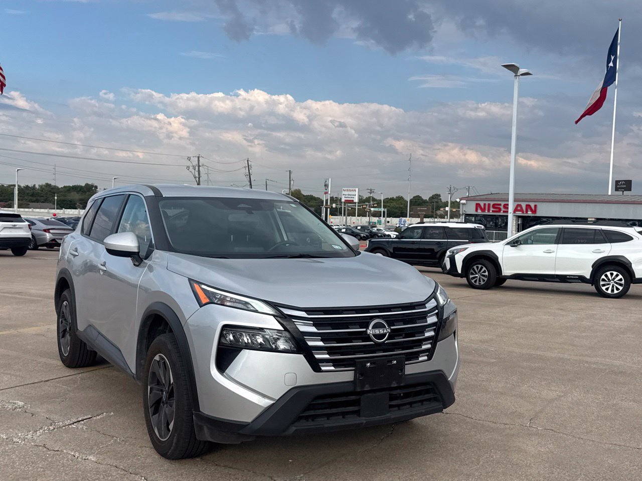 Certified 2025 Nissan Rogue SV FWD image 3