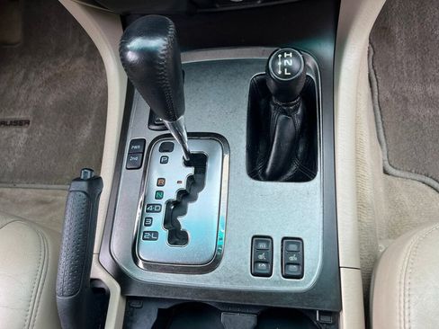 Used 2006 Toyota Land Cruiser image 62