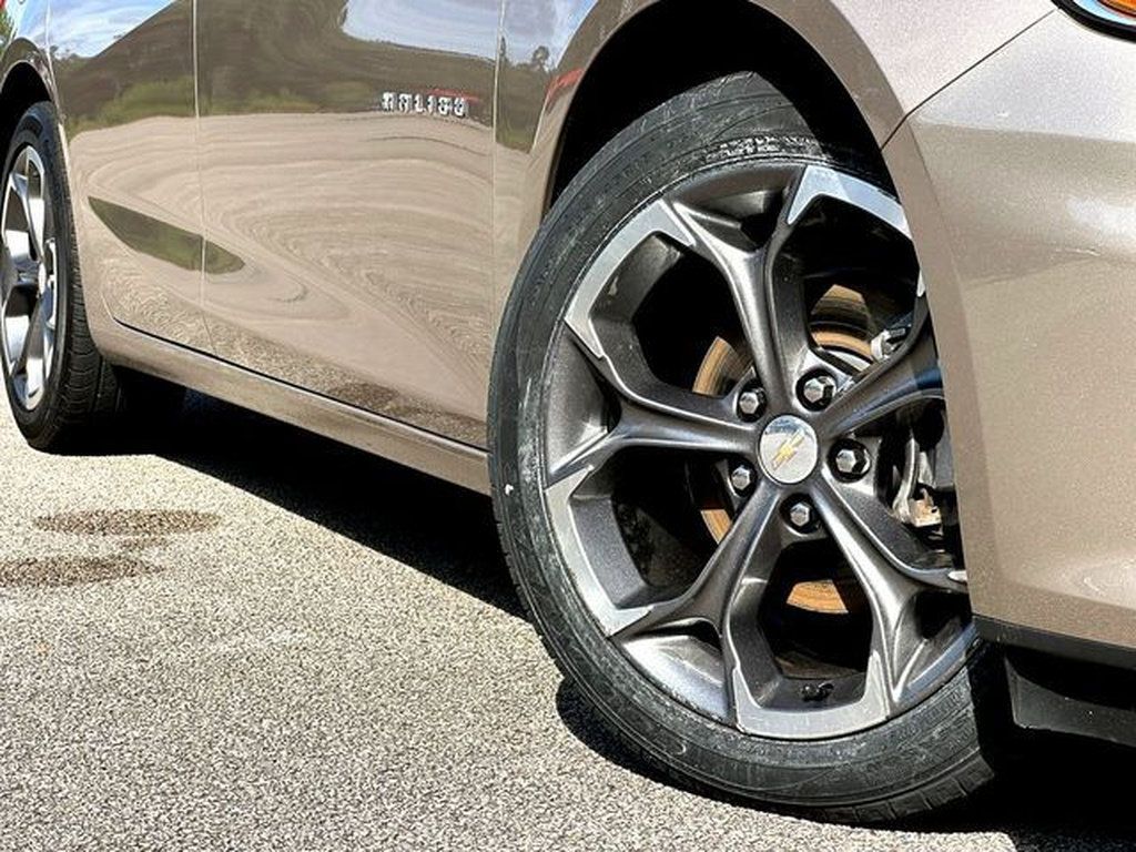 Used 2024 Chevrolet Malibu LT FWD image 2