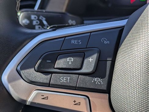 Used 2025 Volkswagen Atlas SE image 17