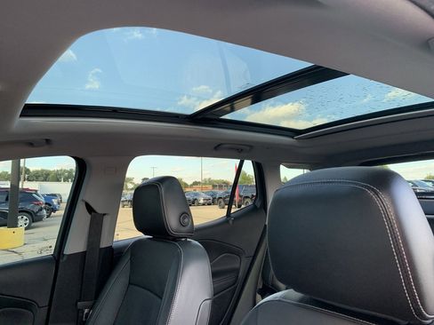 Used 2022 GMC Terrain SLT w/ Infotainment Package II image 13