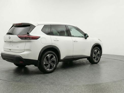 Used 2025 Nissan Rogue SV image 9