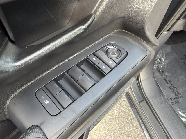 Used 2025 Toyota Tacoma SR5 AWD/4WD image 17