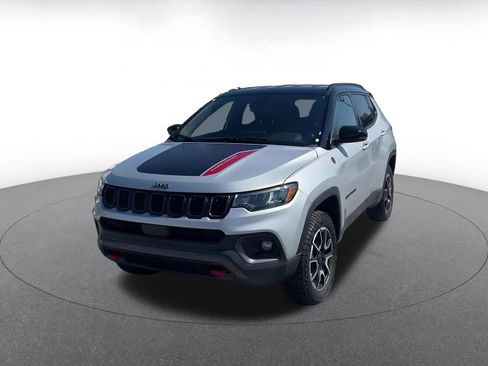 Used 2025 Jeep Compass Trailhawk image 7